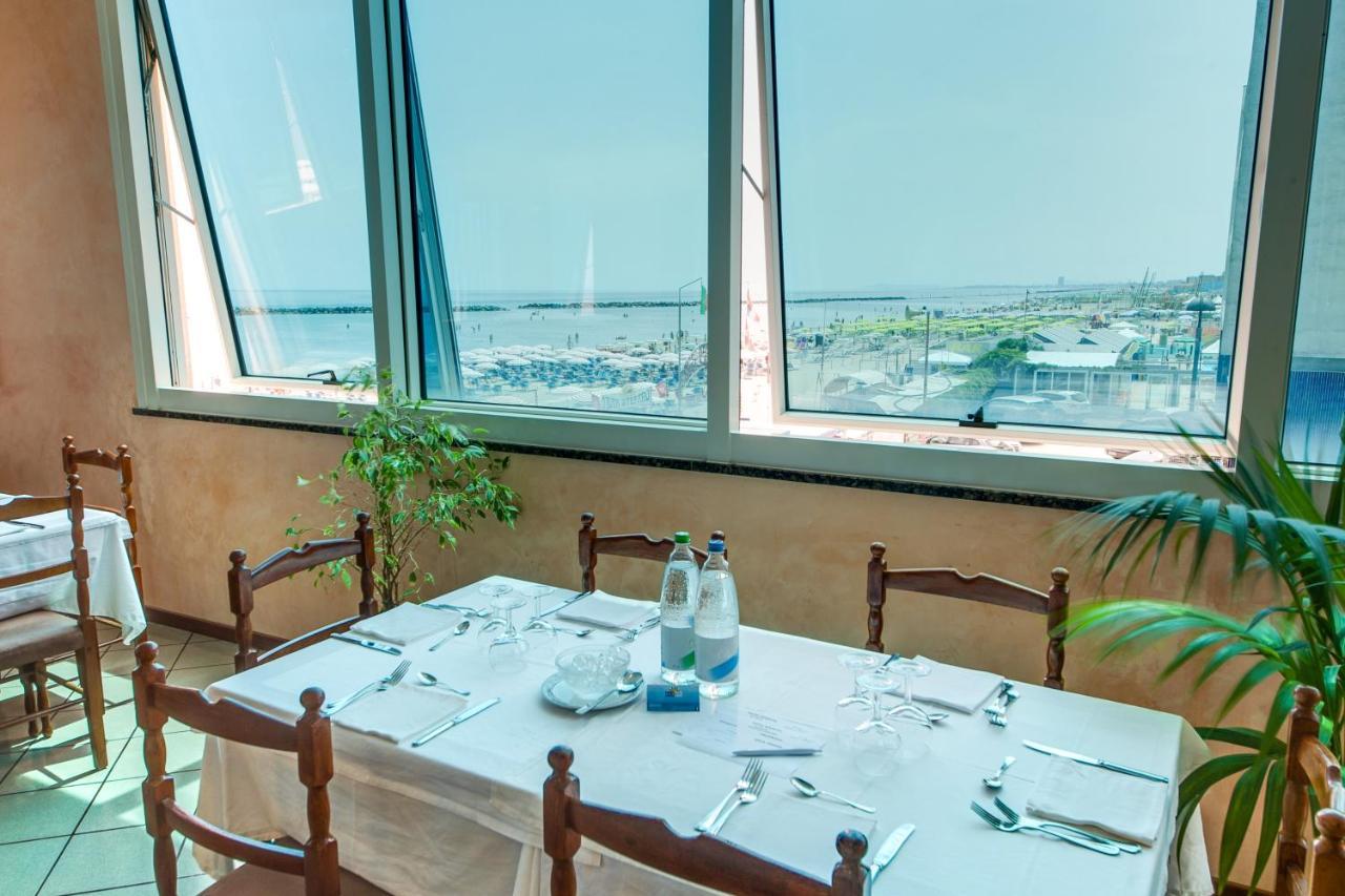 Hotel Majestic Bellaria-Igea Marina Exterior foto