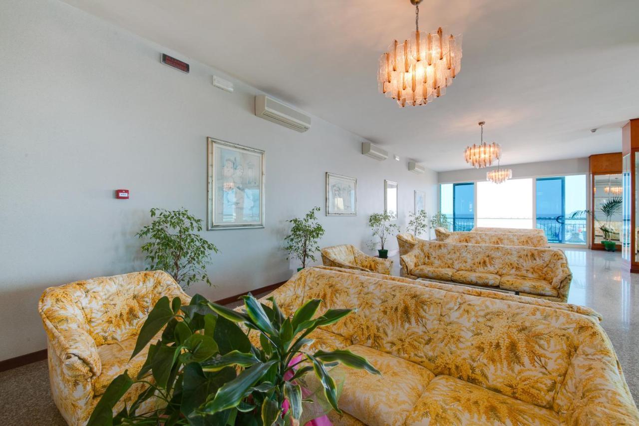 Hotel Majestic Bellaria-Igea Marina Exterior foto