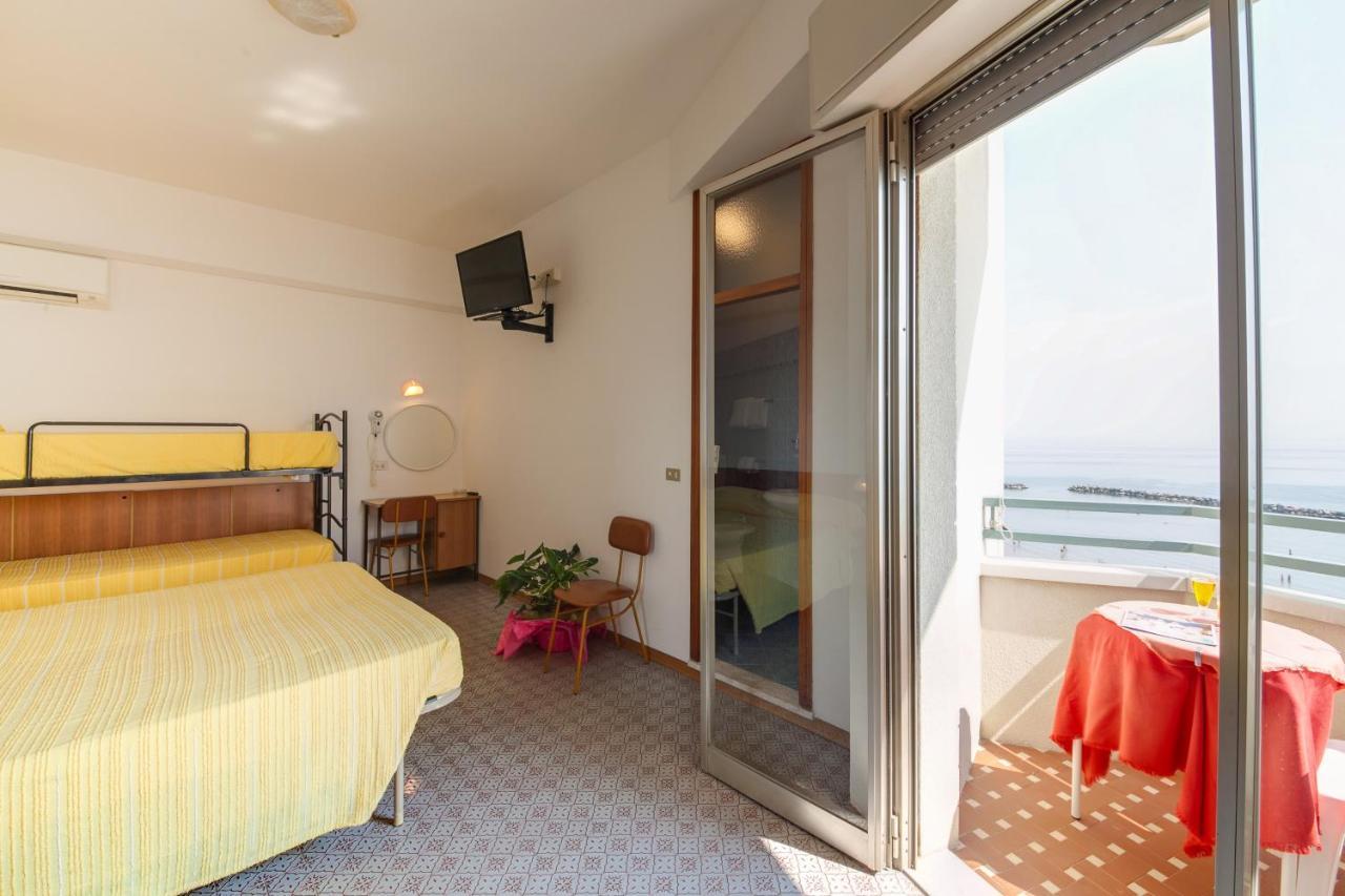 Hotel Majestic Bellaria-Igea Marina Exterior foto