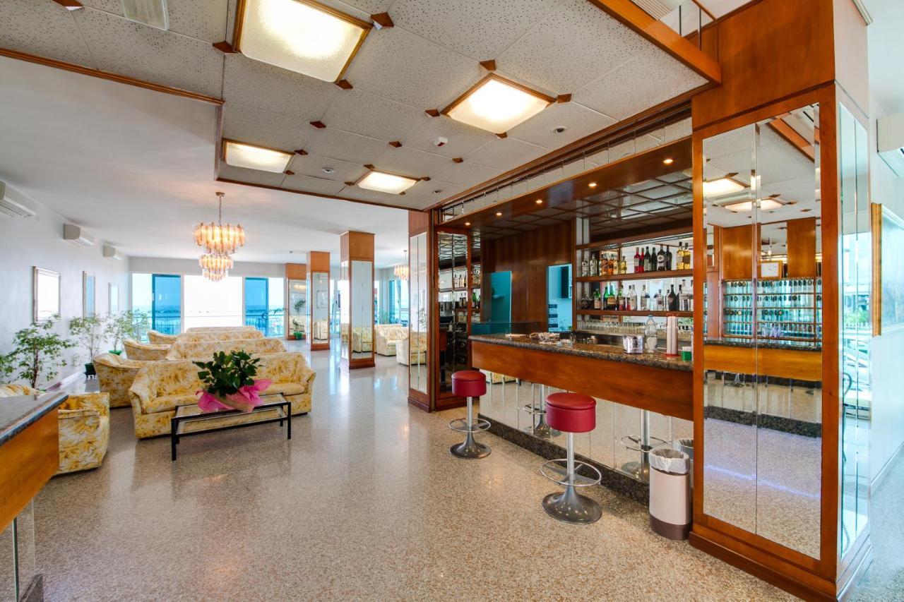 Hotel Majestic Bellaria-Igea Marina Exterior foto