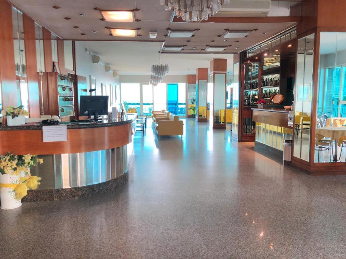 Hotel Majestic Bellaria-Igea Marina Exterior foto