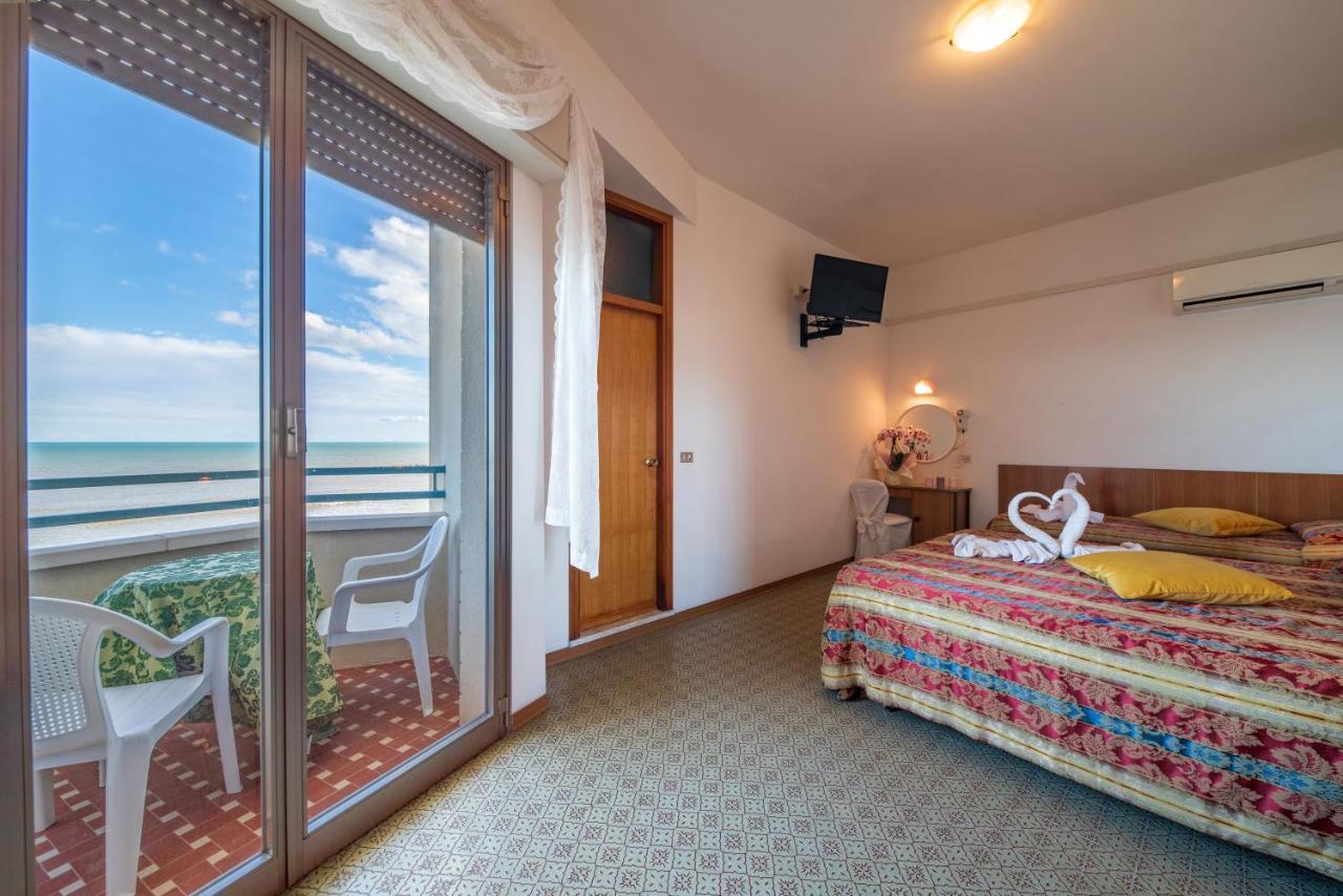 Hotel Majestic Bellaria-Igea Marina Exterior foto