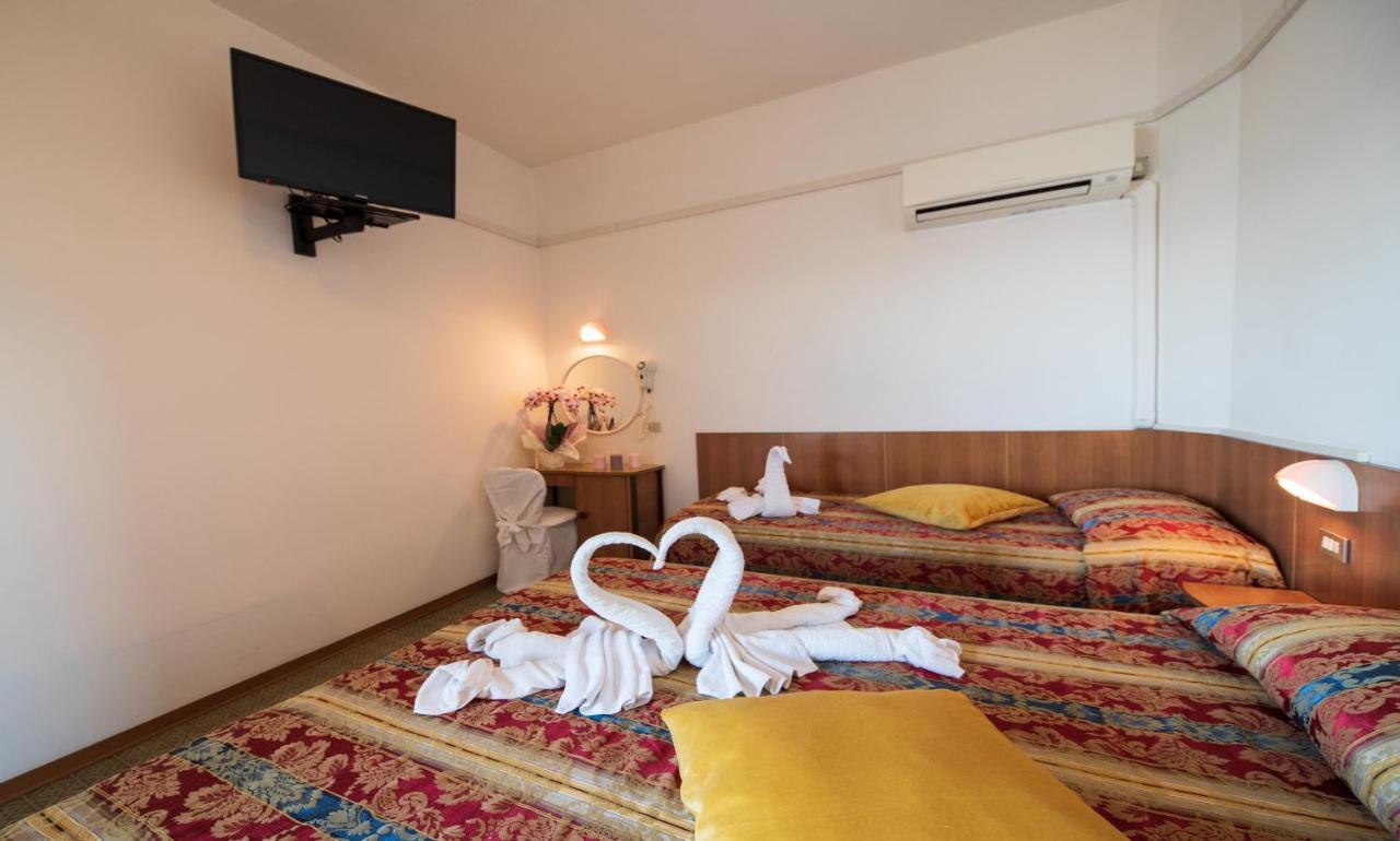 Hotel Majestic Bellaria-Igea Marina Exterior foto