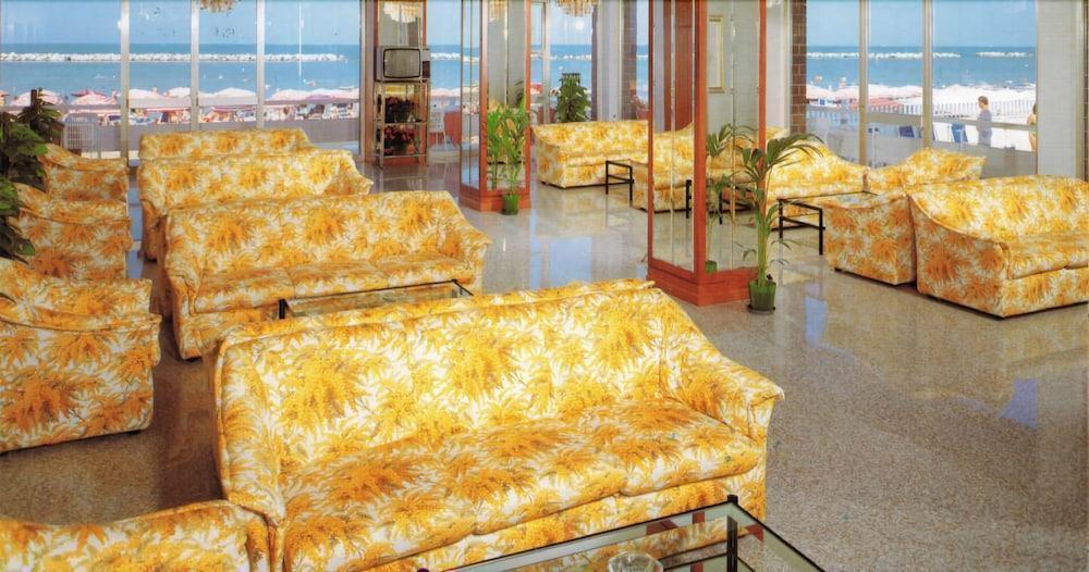 Hotel Majestic Bellaria-Igea Marina Exterior foto